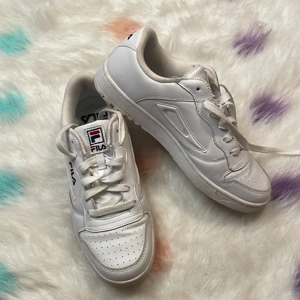 Fila Woman’s White Low Top Sneakers‎ Size 8.5